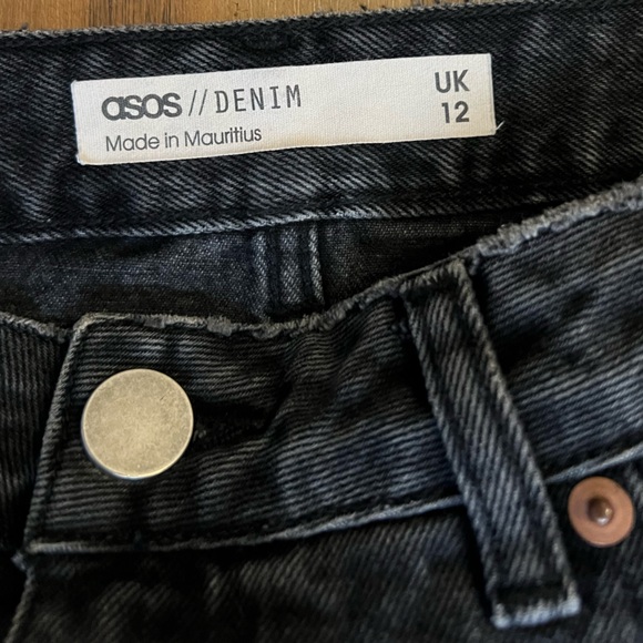 ASOS Black Distressed Denim Mini Skirt Ripped Raw Hem Grunge Y2K Size US 8 - Picture 7 of 9
